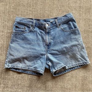 Vintage Levis Shorts 32 waist